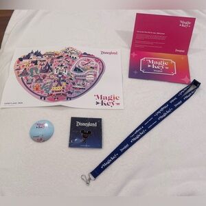 Authentic New Disneyland Magic Key welcome Set